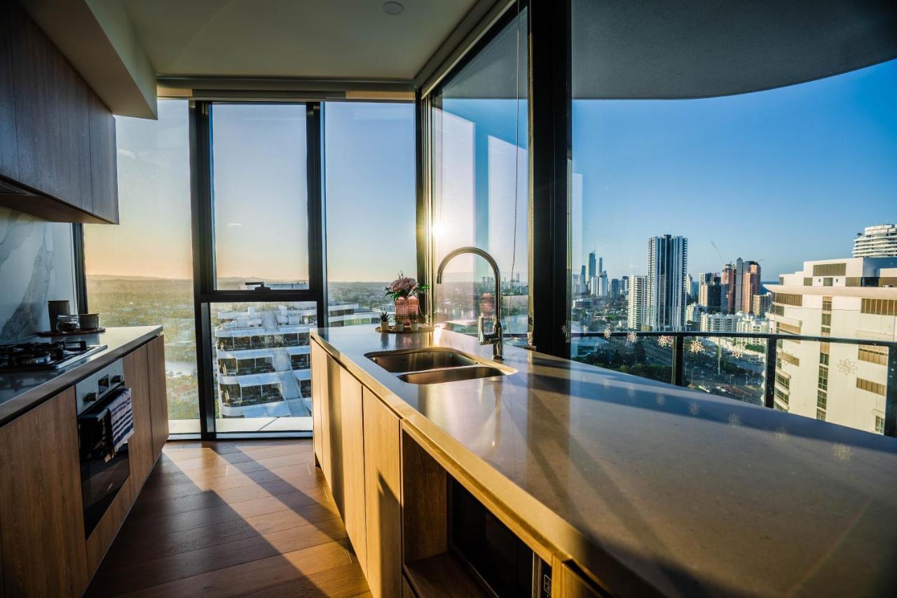 2 Bedroom Luxurious Family Apartment Next To Pacific Fair - Broadbeach Gold Coast Gc22 Exterior photo